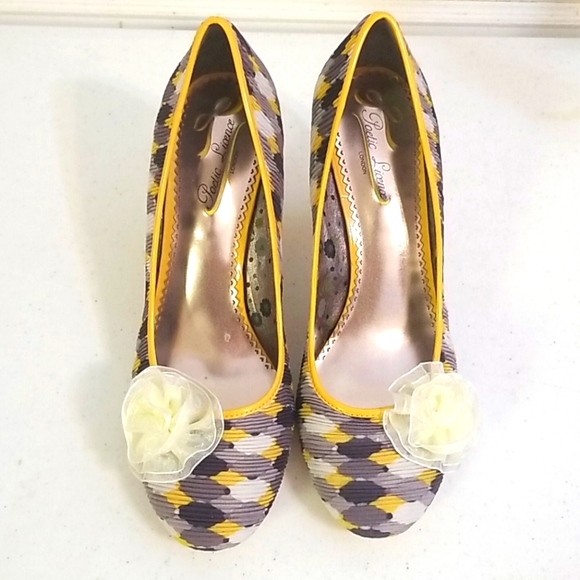 Poetic License Shoes - Yellow and Gray with rose heels size 8